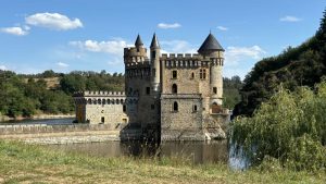 Chateau de la Roche à visiter dans la Loire à 1h de Lyon