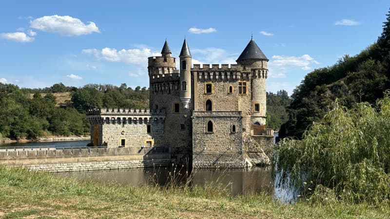 Chateau de la Roche à visiter dans la Loire à 1h de Lyon